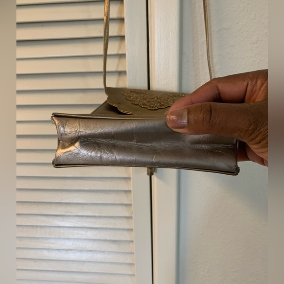 VINTAGE Stuart Weitzman• Metallic Gold-• Leather•• Crossbody/Shoulder bag - Picture 8 of 12